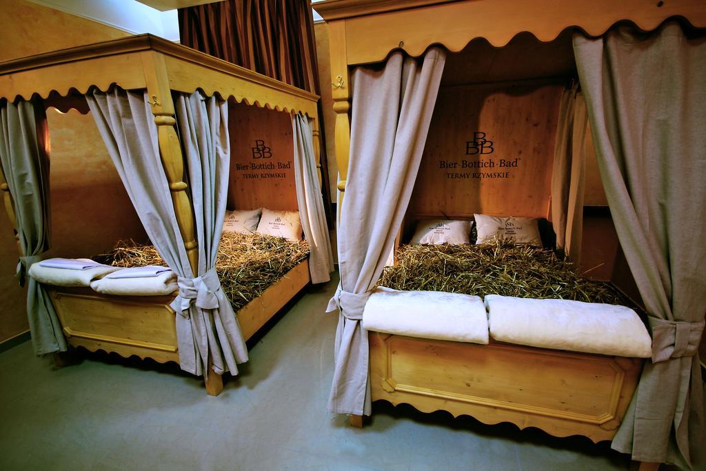 Palac Saturna تشيلاش المظهر الخارجي الصورة