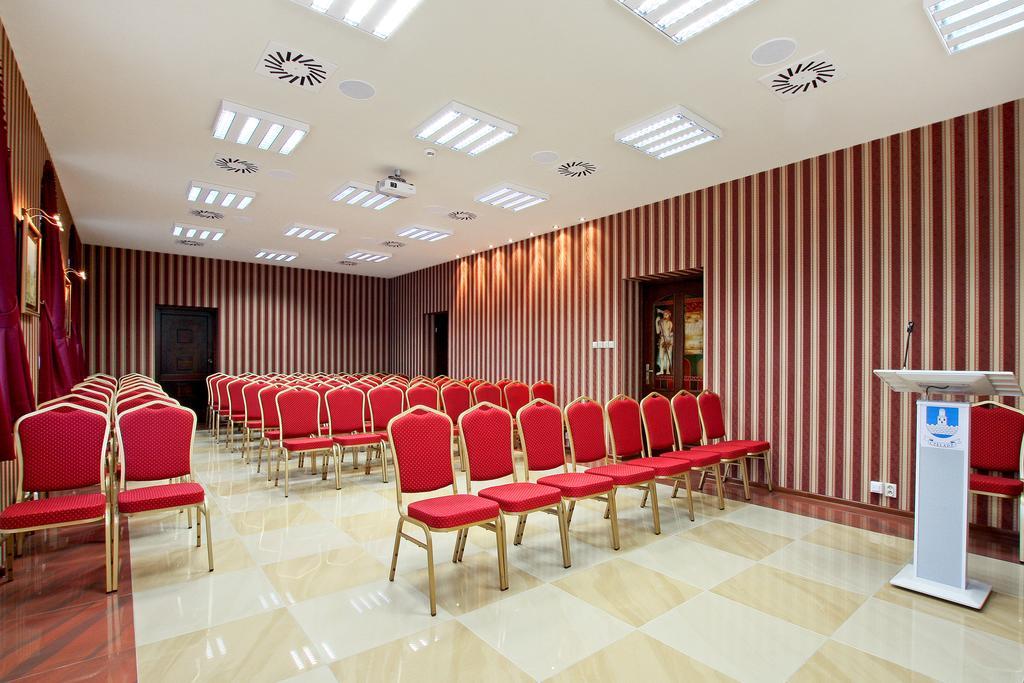 Palac Saturna تشيلاش المظهر الخارجي الصورة