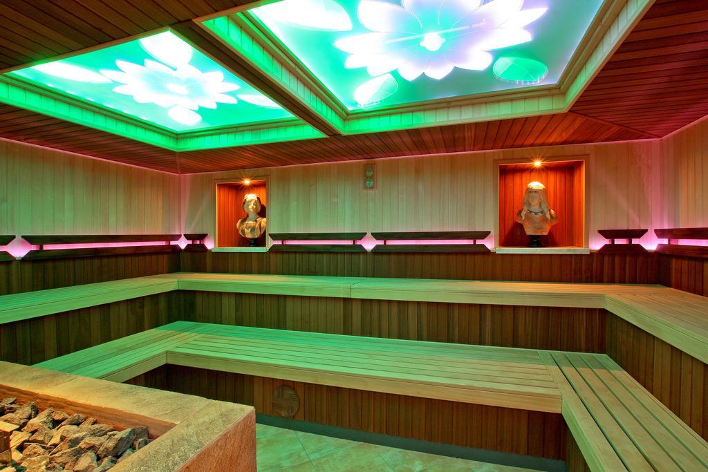Palac Saturna تشيلاش المظهر الخارجي الصورة