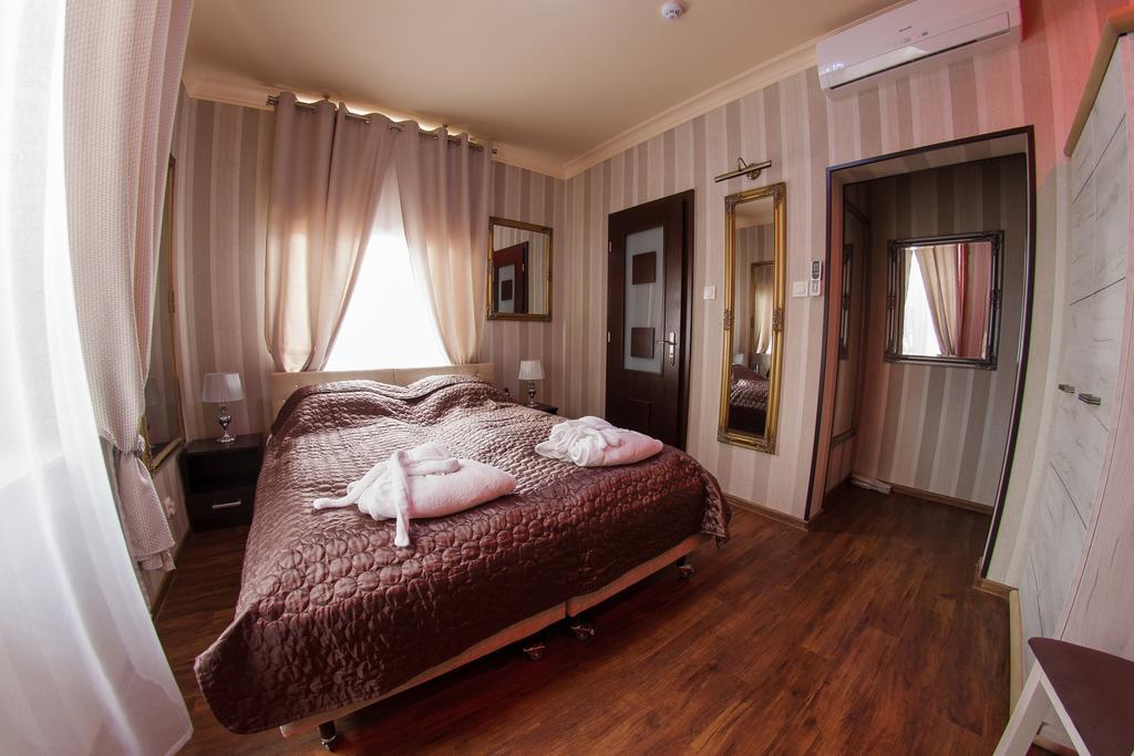 Palac Saturna تشيلاش الغرفة الصورة