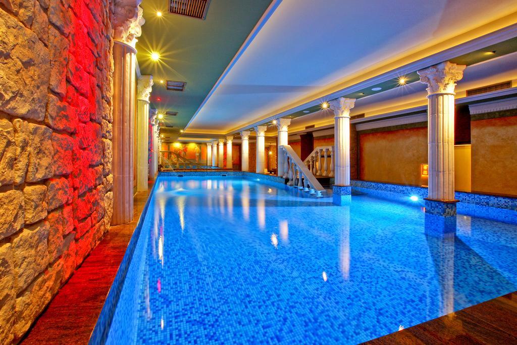 Palac Saturna تشيلاش المظهر الخارجي الصورة