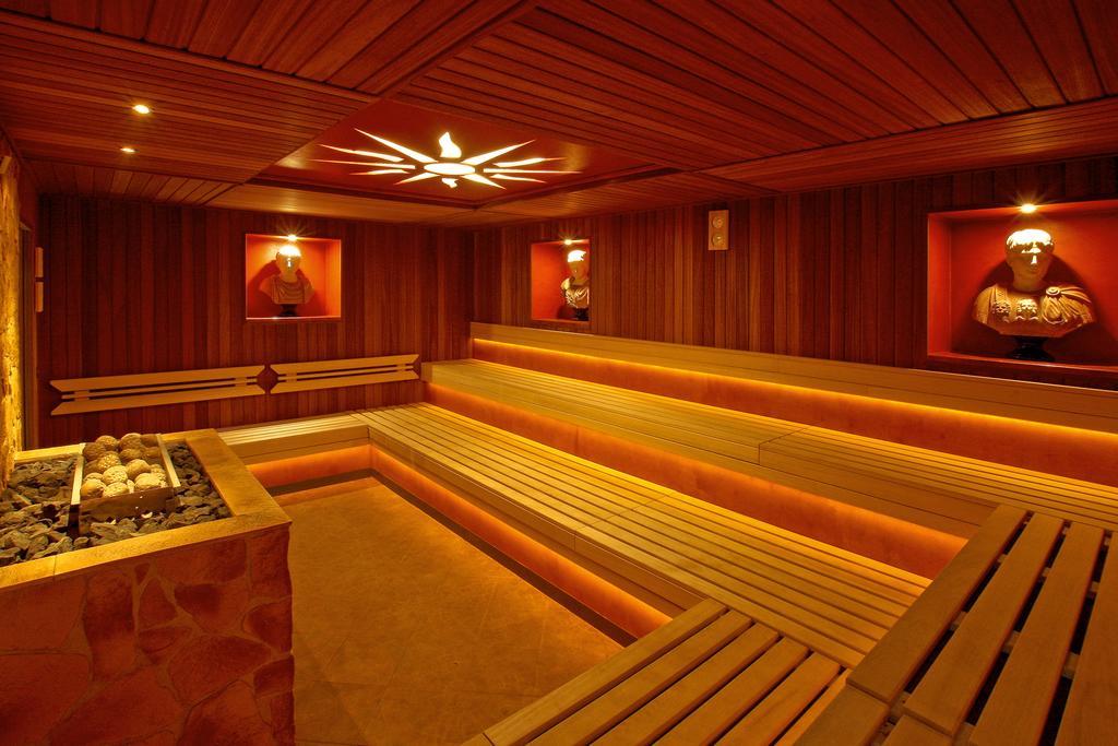 Palac Saturna تشيلاش المظهر الخارجي الصورة